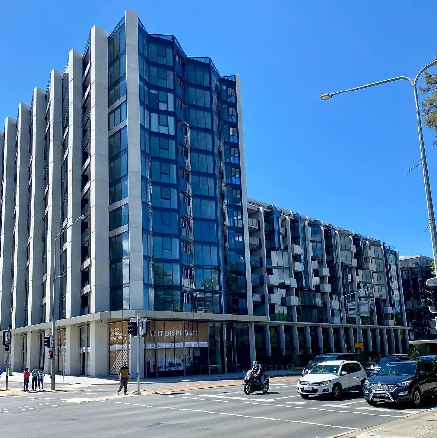 Central Canberra City Apartment With Study And Full Amenities Including Parking